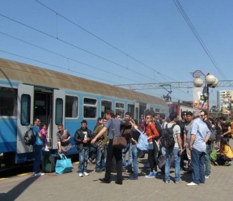 Sfaturile poliţiştilor de la Transporturi: Nu adormiţi în tren şi nu acceptaţi mâncare de la străini - poate conţine somnifere!